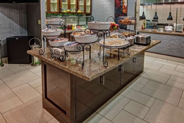 Images Hilton Garden Inn Tulsa Midtown