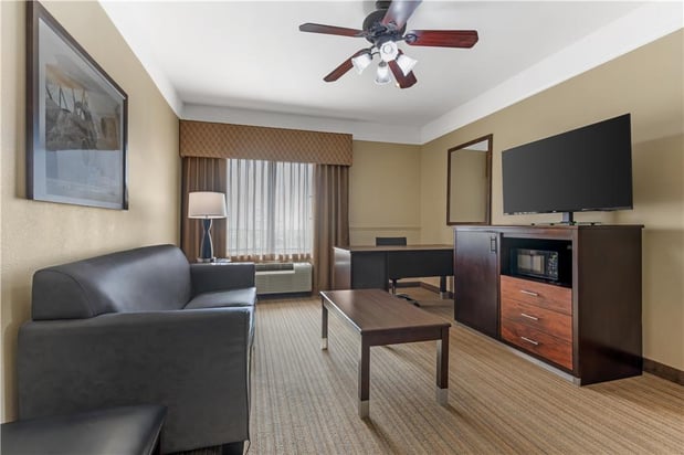 Images Best Western Plus Monica Royale Inn & Suites