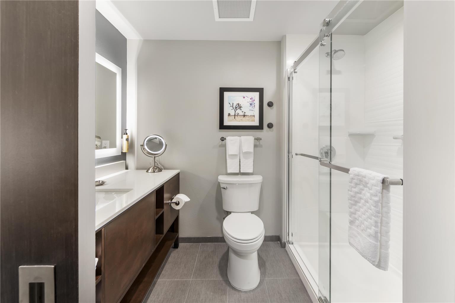 Double Queen Guest Bathroom
