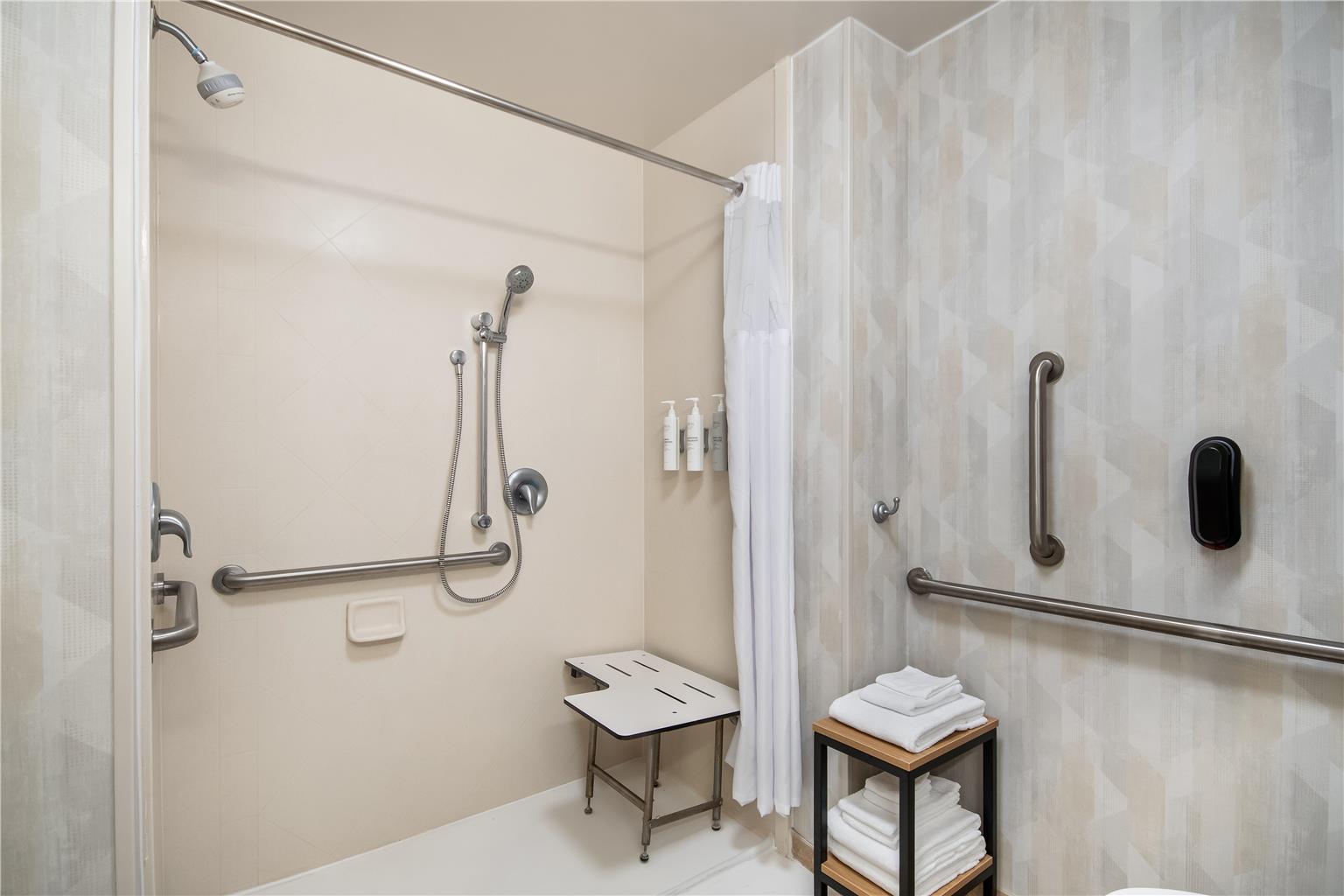 Guest room bath