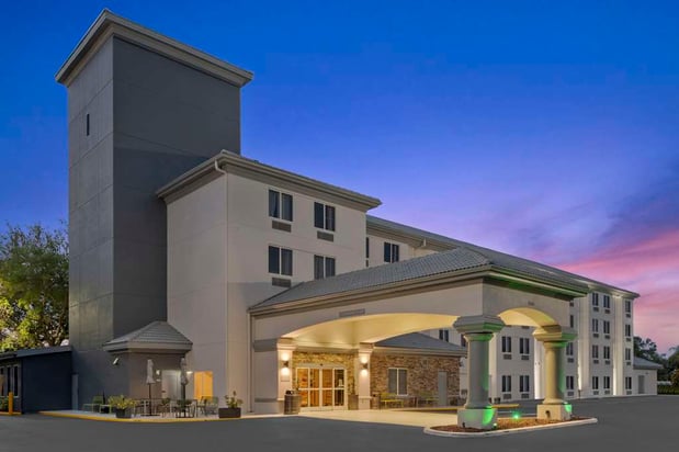Images Spark by Hilton Orlando near SeaWorld