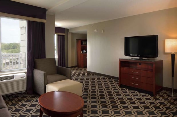 Images Hilton Garden Inn Auburn Riverwatch