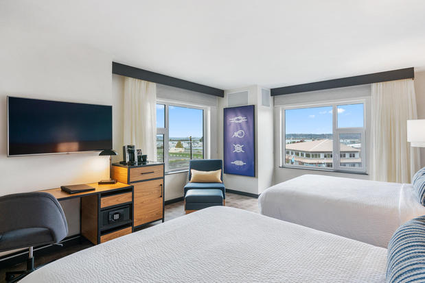 Images Hotel Indigo Seattle Everett Waterfront by IHG