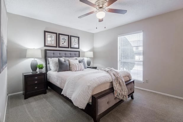 Images Country Square Apartments