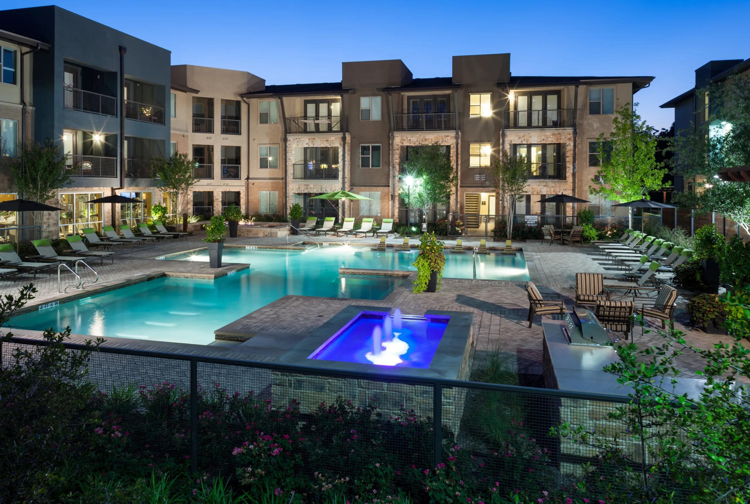 Swimming Pool with Sunning Ledge Berkshire Medical District Apartments Dallas (469)772-5614