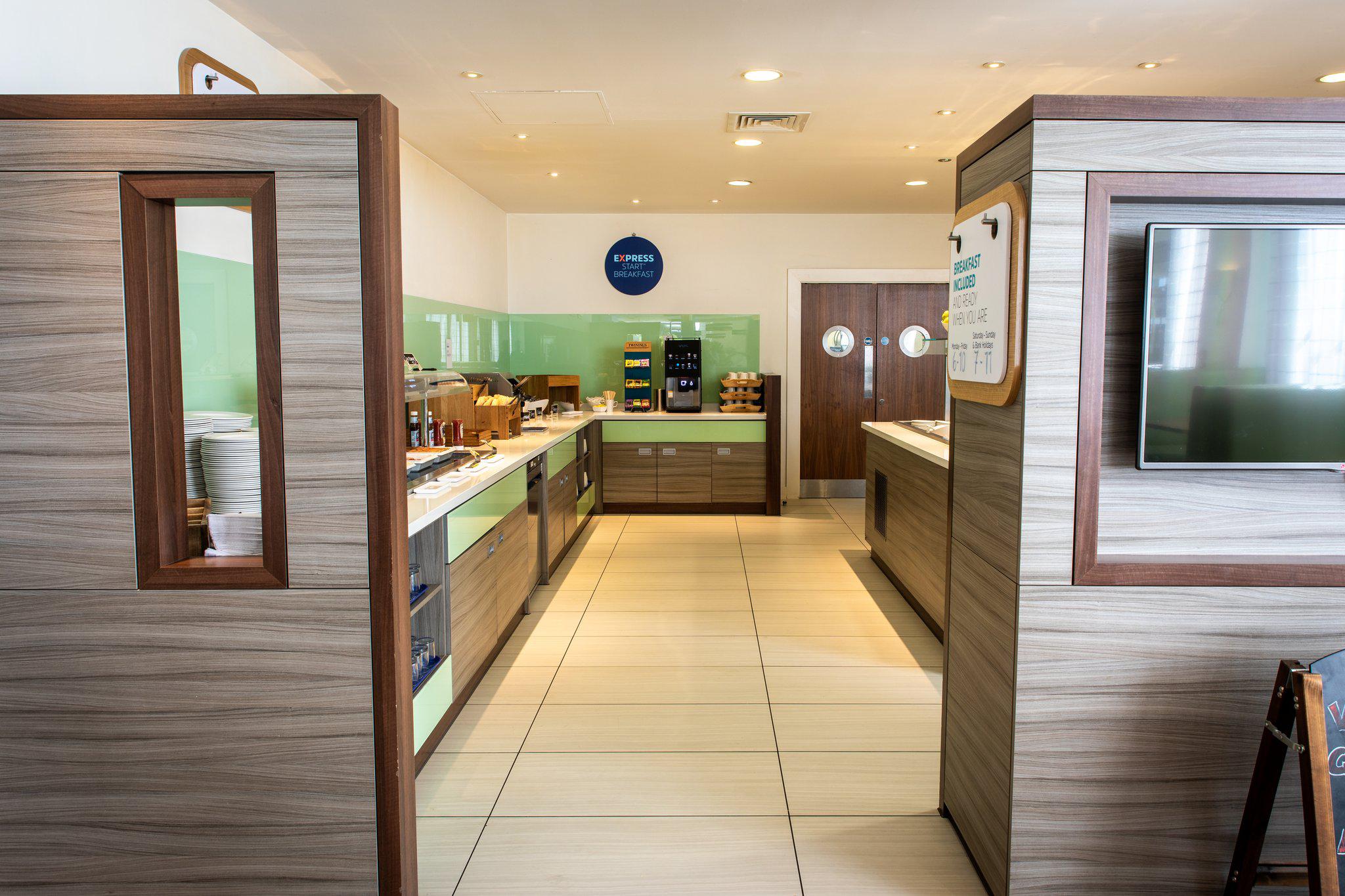Images Holiday Inn Express London - Excel, an IHG Hotel