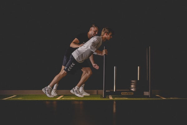 Sprint- und Beschleunigungstraining im Fitnessstudio - David Nikolaitschik - Personal Trainer in Mannheim
