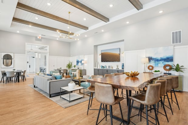 Images Story Lake Gibson | Luxury Apartment Homes