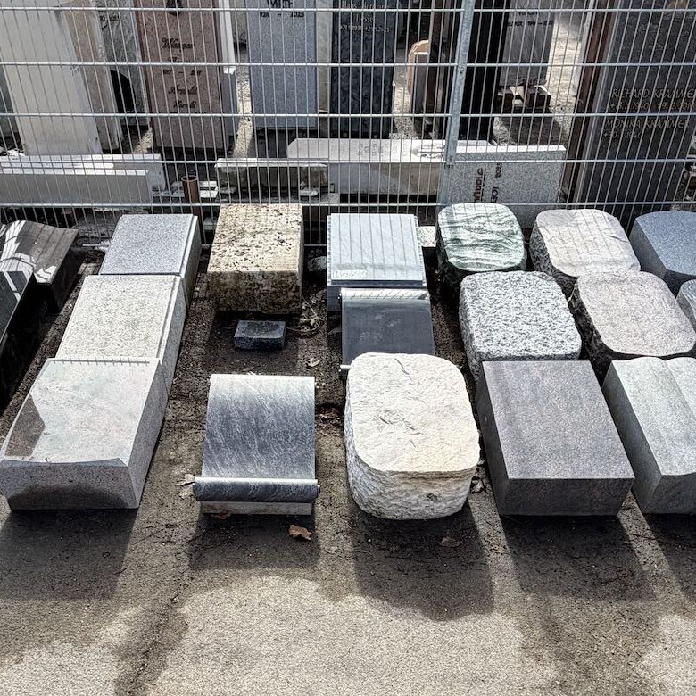 Ludwig Schneider - Denkmale und Steinbau AG - Steinmetz & Grabsteine München, Unterhachinger Straße 15 in München