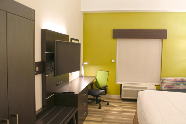 Images Holiday Inn Express & Suites St. Louis South - I-55 by IHG