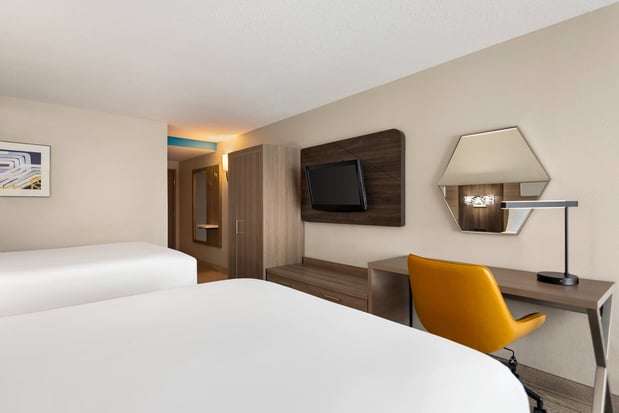 Images Holiday Inn Express & Suites Fredericksburg by IHG
