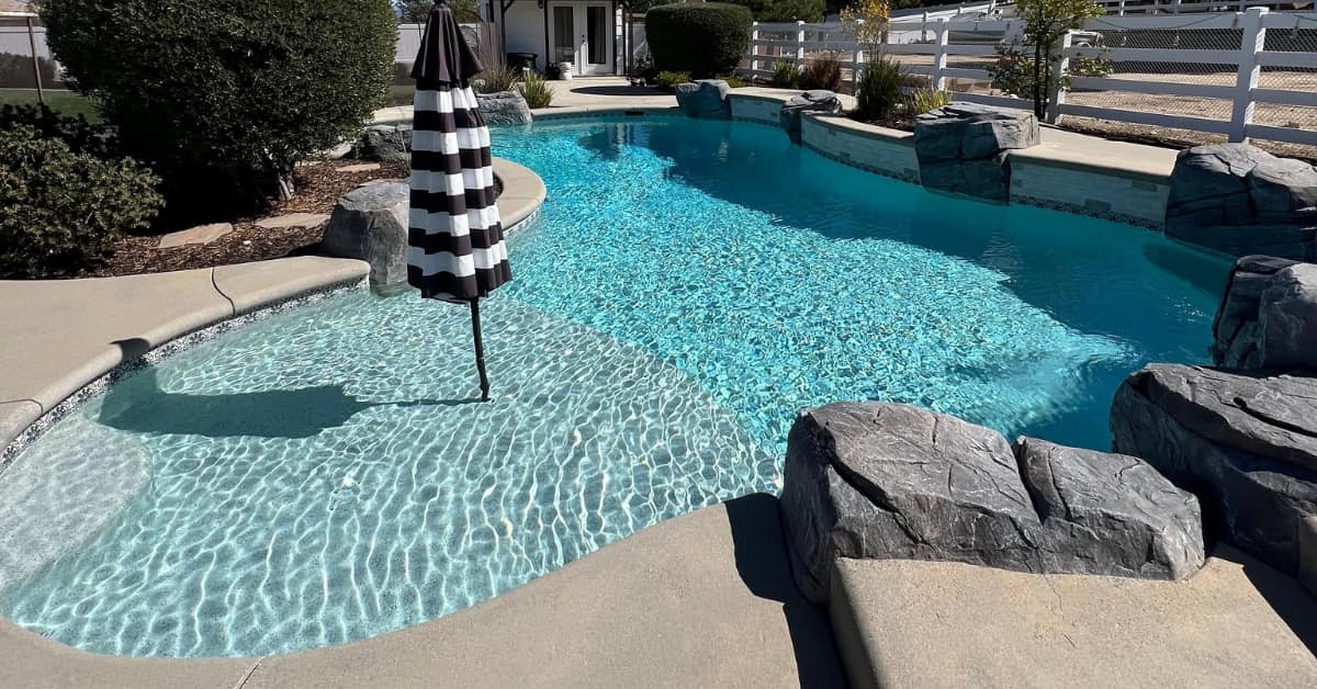 Pool with Baja Shelf and built in umbrella