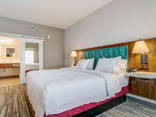 Images Hampton Inn and Suites by Hilton Cincinnati Midtown Rookwood
