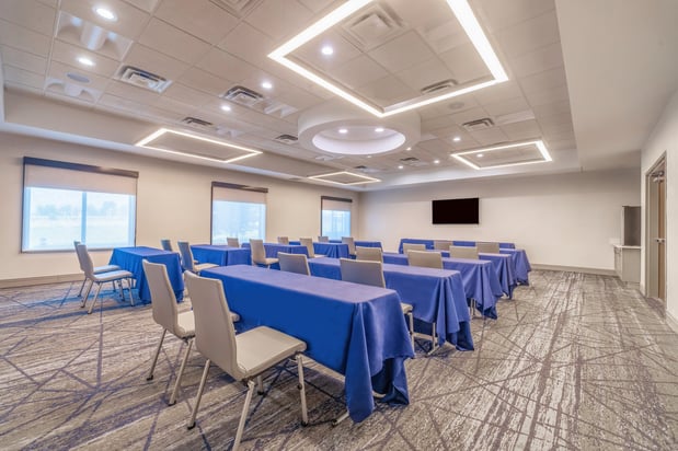 Images Holiday Inn Express & Suites Kansas City Airport by IHG
