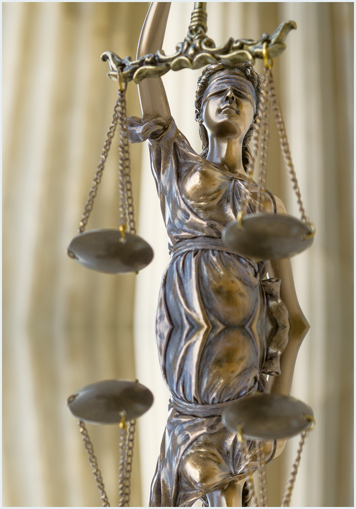 La déesse de la Justice qui tient une balance dans ses mains.
