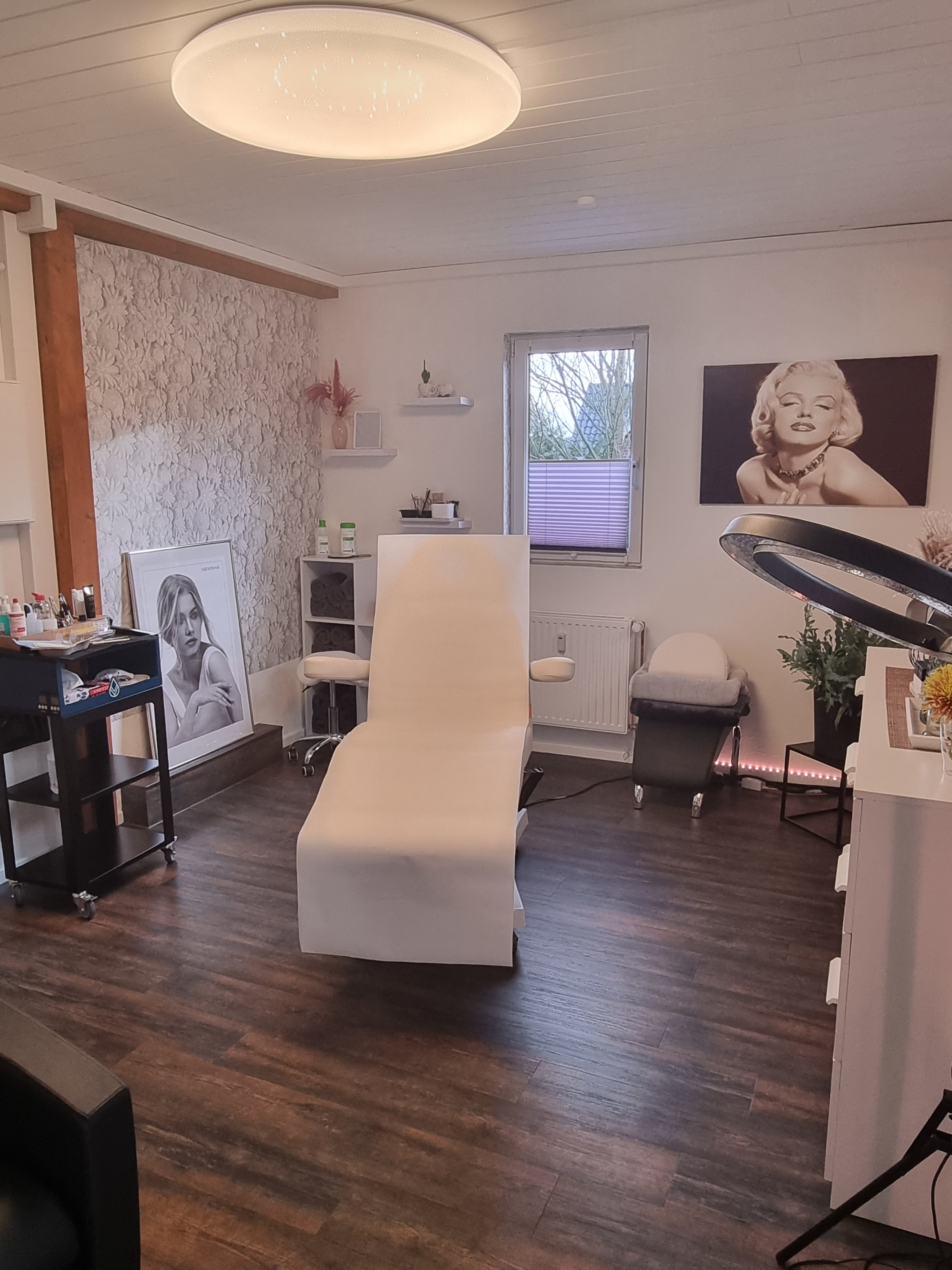 Salon Pure Beauty, Zum Täckenfeld 10 in Amelinghausen