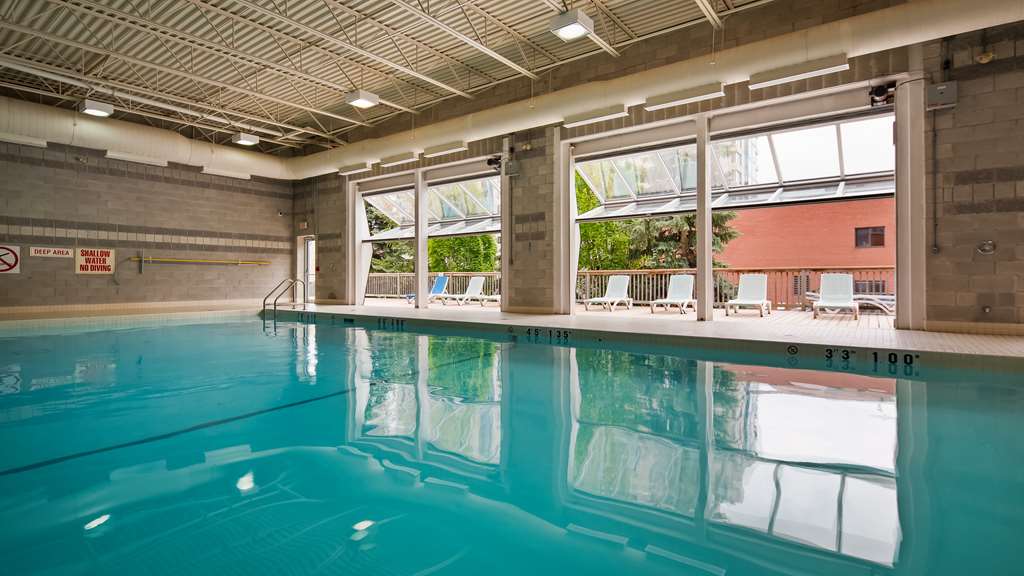 Best Western Parkway Hotel Toronto North à Richmond Hill: Indoor Pool (one of two)