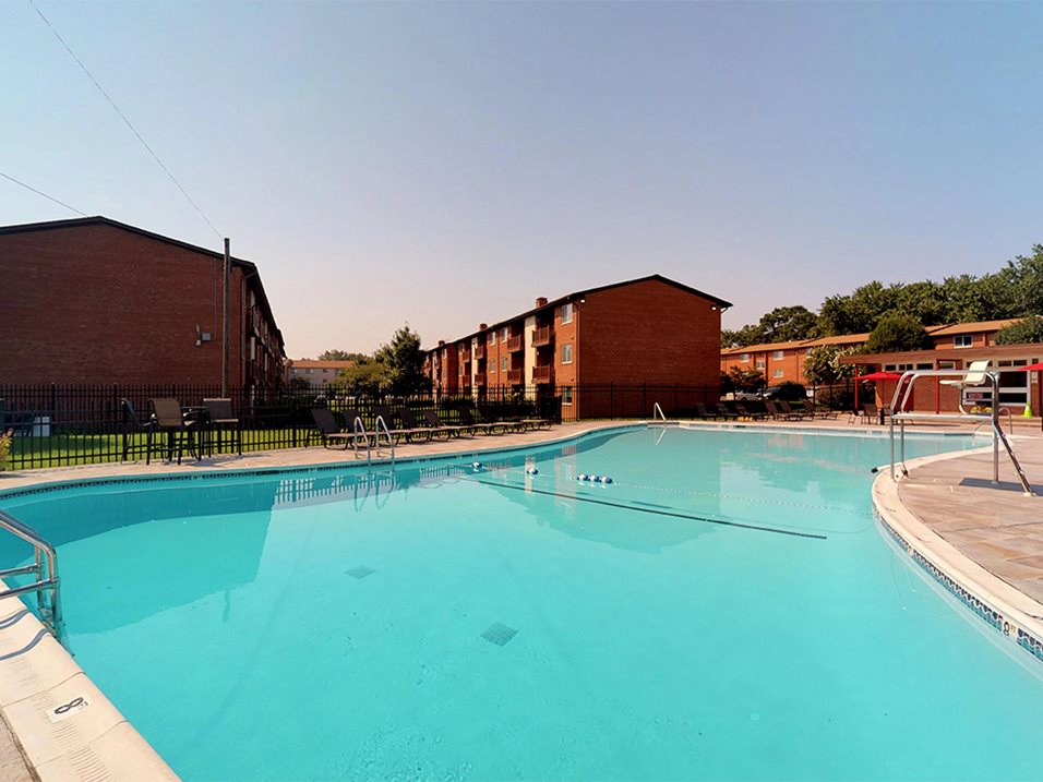 Rose Hill Apartments Pool