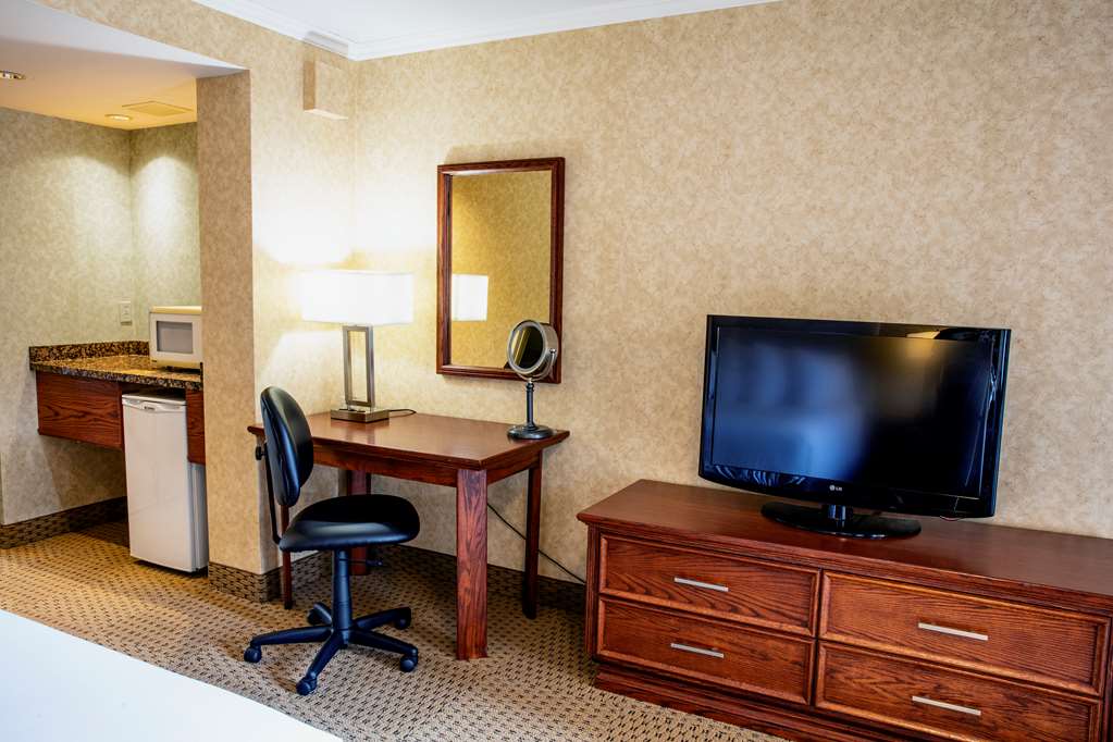 Best Western Voyageur Place Hotel in Newmarket: Queen Room with sofa bed (single),  motel section