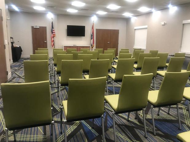 Images Holiday Inn Express & Suites Hannibal - Medical Center by IHG