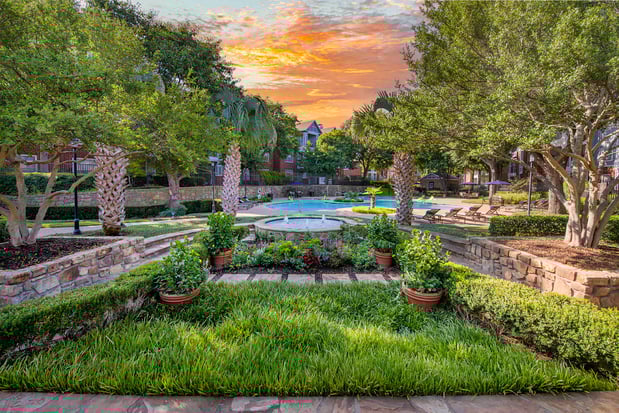 Images MAA Grand Courtyards