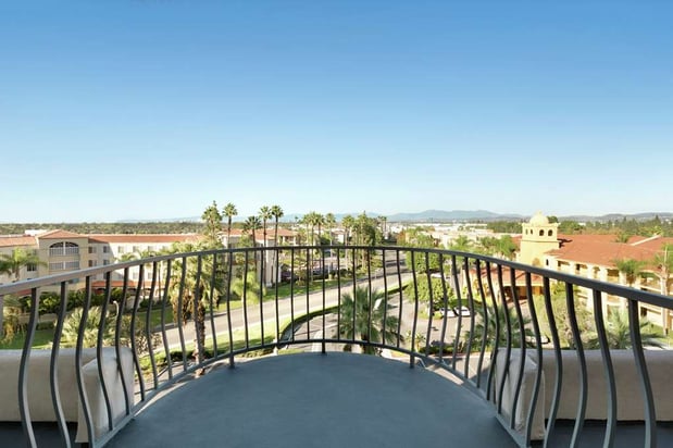 Images Embassy Suites by Hilton Santa Ana Orange County Airport