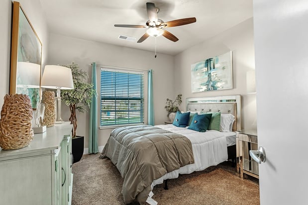 Images Sixty610 Stone Creek