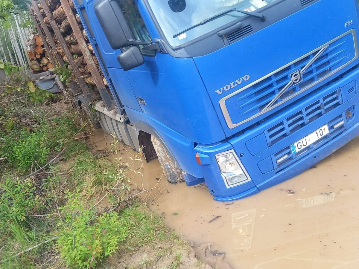 Droša un efektīva mežizstrāde jebkuros laikapstākļos.