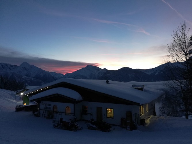 Schlittenstadl-Sonnalm Familie Eberharter, Ramsberg 889 in Ramsau im Zillertal