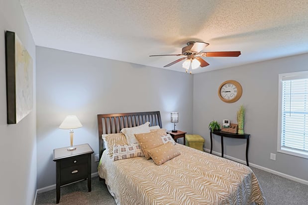 Images Lindsey Manor Apartments