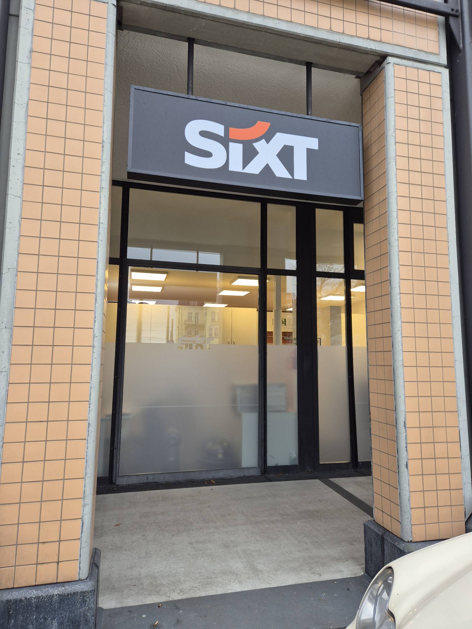 SIXT Autovermietung Kassel-Wilhelmshoehe Bahnhof, Willy-Brandt-Platz 1 in Kassel