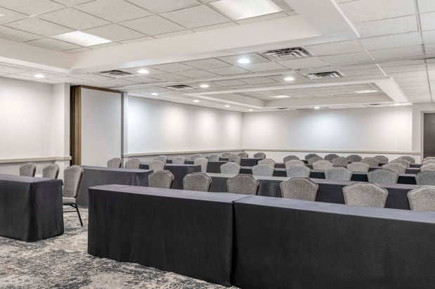 Images Crowne Plaza Indianapolis-Airport by IHG