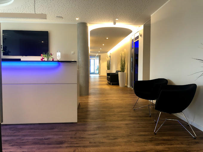 Eingangsbereich - AXA Versicherung Hoppe & Waskewitz oHG- Kfz Versicherung in Rostock