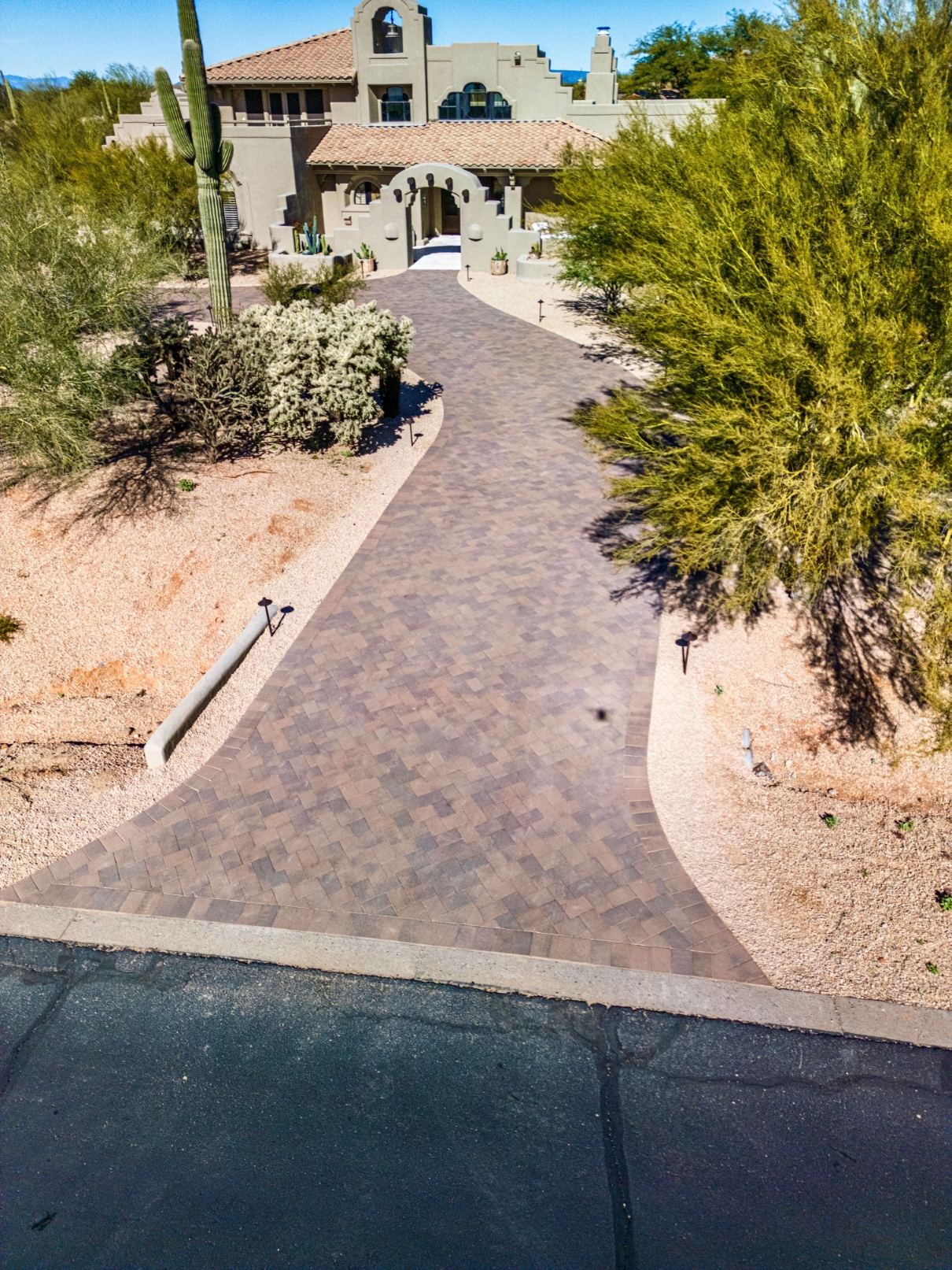 Trusted landscapers in Scottsdale, Mountainscape South Landscaping provides comprehensive landscaping and hardscaping solutions for residential properties. Our services include paving stones, retaining walls, turf installation, artificial turf maintenance, and custom outdoor designs that combine beauty with durability.