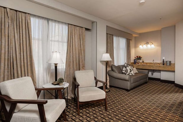 Images Inn at The Colonnade Baltimore - a DoubleTree by Hilton Hotel