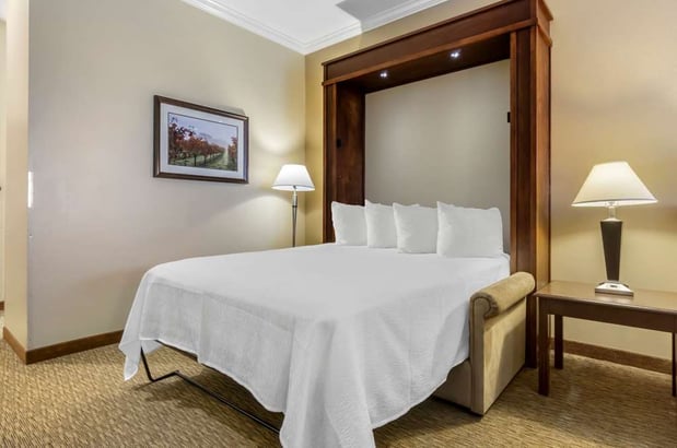 Images Best Western Plus Grapevine Inn