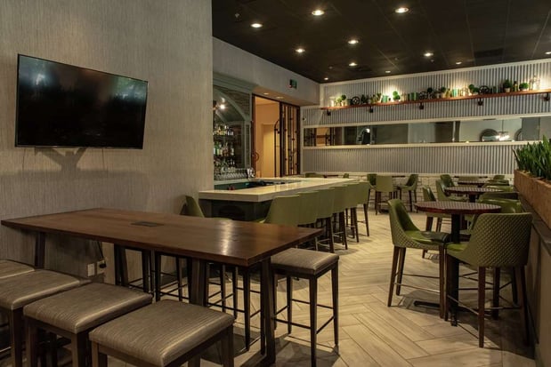 Images Hotel Zessa Orange County Airport, a DoubleTree by Hilton