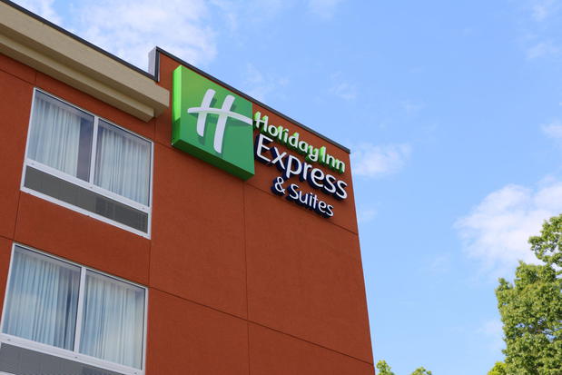 Images Holiday Inn Express & Suites Hendersonville SE - Flat Rock, an IHG Hotel