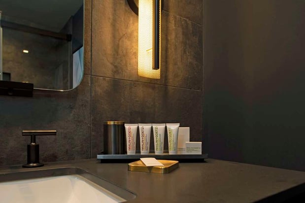 Images The Lloyd Stamford, Tapestry Collection by Hilton