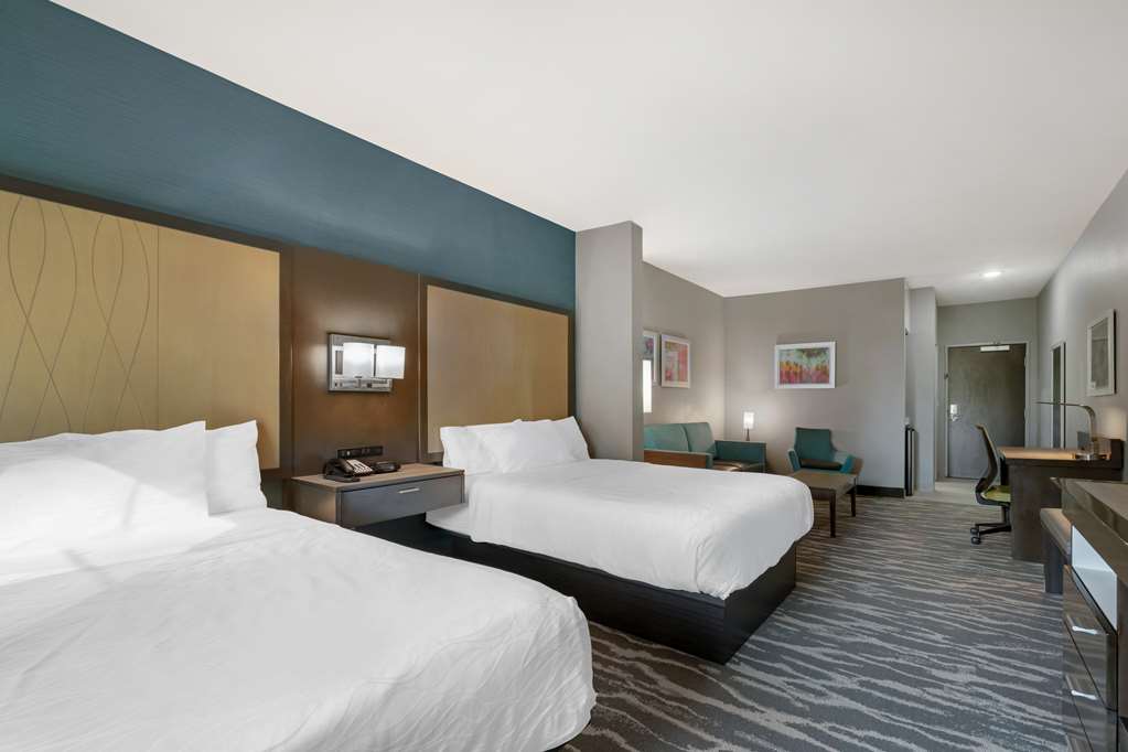 2 Queen Suite