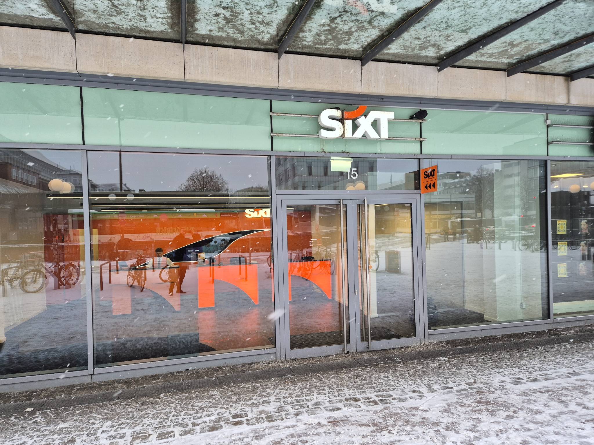 SIXT Autovermietung Hamburg Altona Bahnhof, Paul-Nevermann-Platz 15 in Hamburg