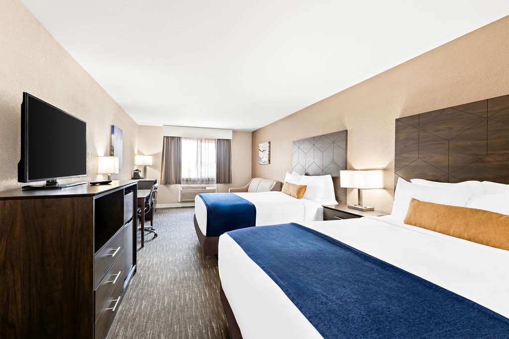 Double Queen Suite
