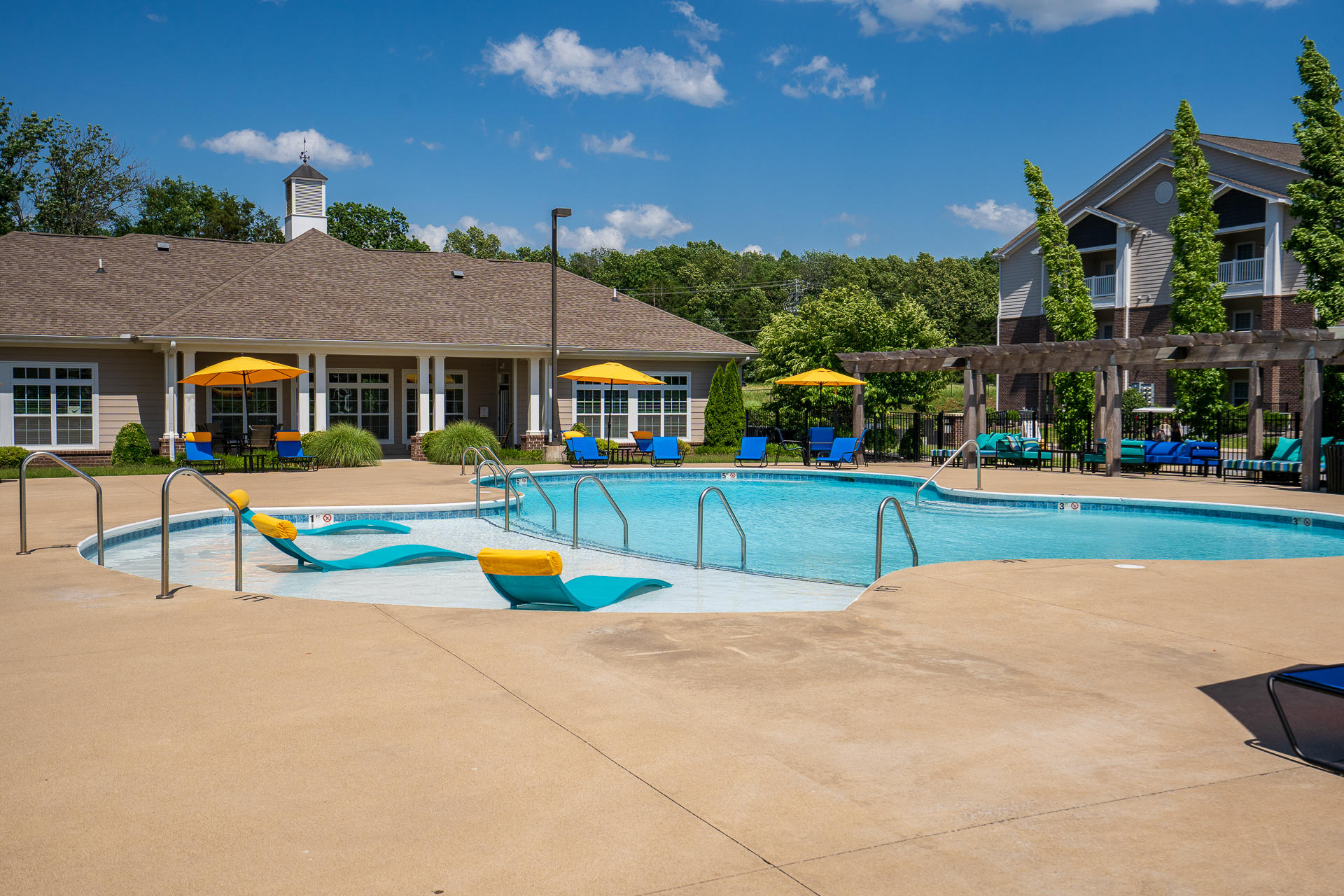 Zero-Entry Resort-Style Pool