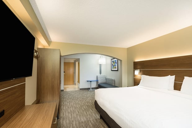 Images Holiday Inn Express & Suites Louisville East by IHG