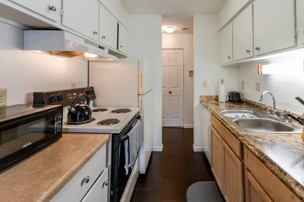 Images Candlewyck Apartments