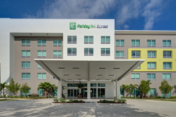 Images Holiday Inn Express & Suites Doral - Miami by IHG