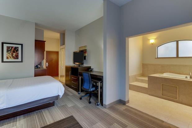 Images Holiday Inn Express & Suites Dayton-Centerville by IHG