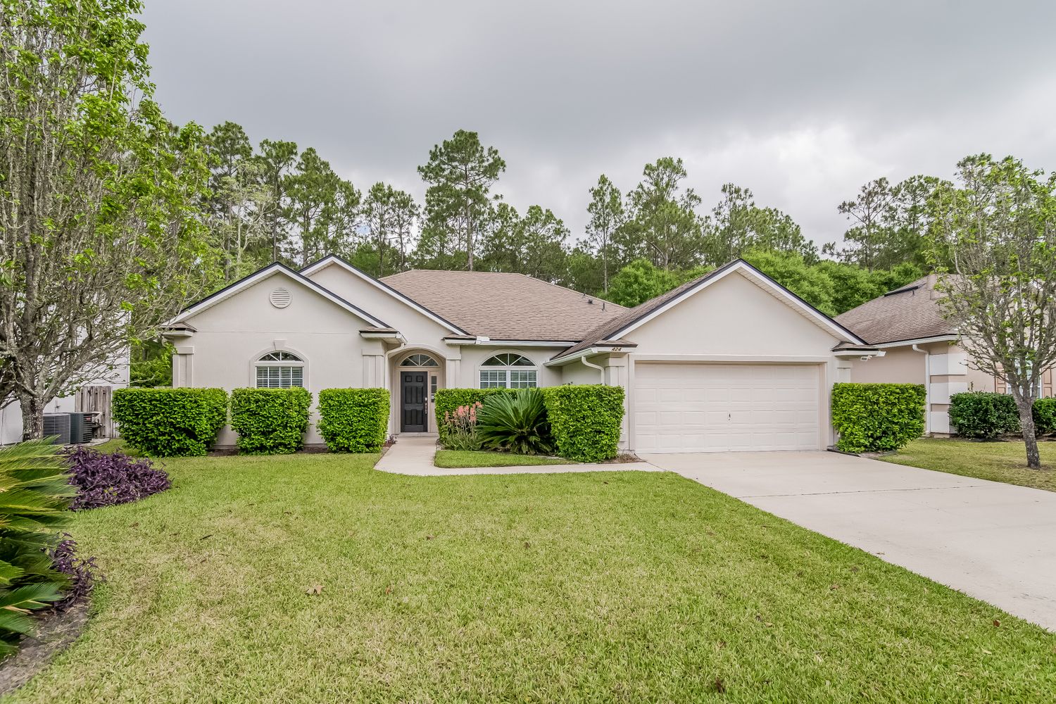 Beautiful home with large front yard at Invitation Homes Jacksonville.