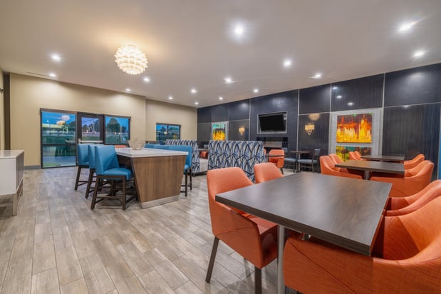 Images Holiday Inn Express & Suites Kansas City Airport by IHG
