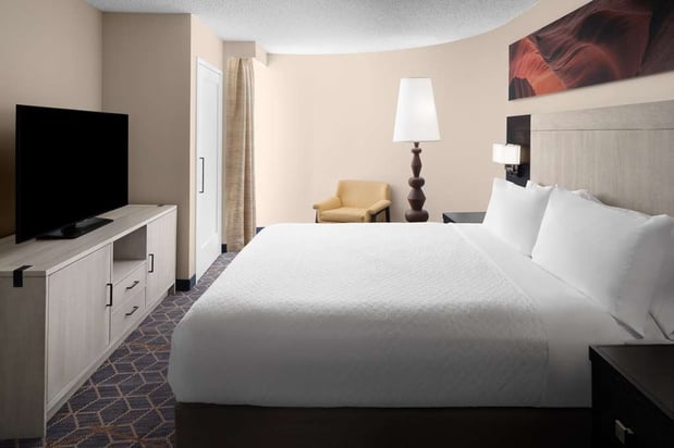Images Embassy Suites by Hilton Phoenix Biltmore